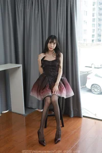 IESS Sixiangjia 1437 Tuantuan: Elegant Black Suspenders Fashion Photography - image 4