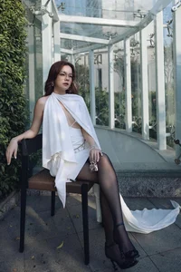 Phạm Quỳnh Anh Tỏa Sáng Với Phong Cách Gợi Cảm - image 2