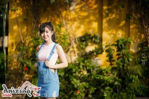 The Radiant Charm of Hue Chau: Exploring the Captivating Style of a Social Media Sensation - image 0