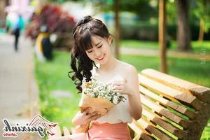 The Radiant Charm of Hue Chau: Exploring the Captivating Style of a Social Media Sensation - image 3