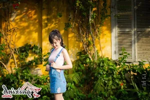 The Radiant Charm of Hue Chau: Exploring the Captivating Style of a Social Media Sensation - image 8