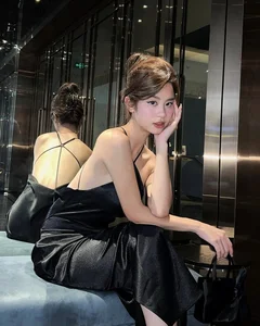 Han Hang Captivates Fans with Elegant Dinner Dress Style - image 2