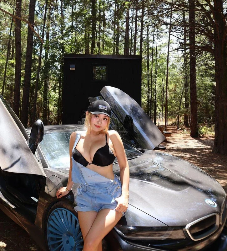 China's Most Beautiful Plus-Size Model and Her Passion for Luxury Cars
