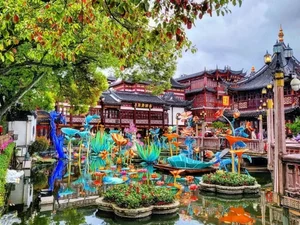 Miss Vietnam Dang Thu Thao Explores the Elegant Streets of Shanghai - image 6