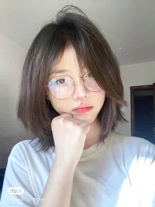 390+ Short Hair Girls: Chic, Playful, and Bold Hairstyles for Modern Women - image 3