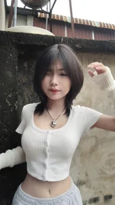 390+ Short Hair Girls: Chic, Playful, and Bold Hairstyles for Modern Women - image 0