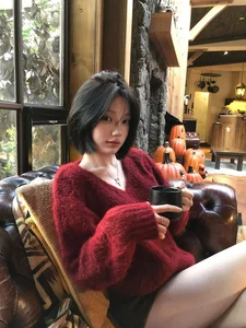390+ Short Hair Girls: Chic, Playful, and Bold Hairstyles for Modern Women - image 8