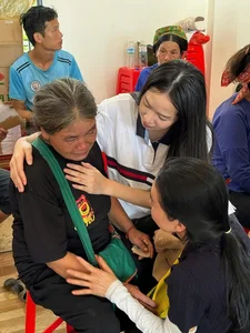 Miss International Thanh Thuy Provides Essential Relief and Support to Nu Village Residents Following Natural Disaster - image 6