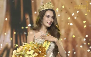 Close-Up of Le Hoang Phuong's Stunning Coronation Gown - image 1