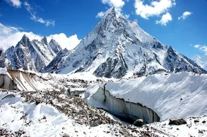 Exploring the Majestic Karakoram Range and the Legendary K2 Peak - image 0