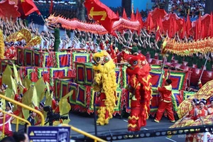 Vietnamese Artists Perform to Celebrate National Military Parade Ceremony - image 7