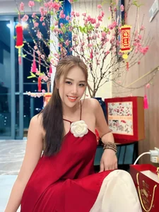 Celebrity Style: Quang Minh’s Wife Stuns in High-Cut Bikini Fashion - image 0