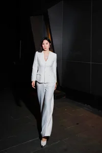 Actress Le Phuong Shares Her Inspiration: Staying Radiant Like Iconic Carman Lee - image 6