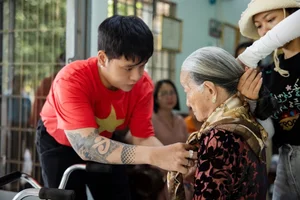 Timeless Beauty of Heroic Vietnamese Mothers in Photo Gallery - image 12
