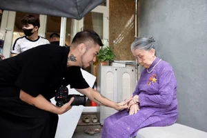 Timeless Beauty of Heroic Vietnamese Mothers in Photo Gallery - image 11