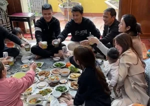 Chu Thanh Huyen’s Behavior at Quang Hai’s Family Feast Sparks Social Media Debate - image 5