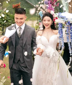 Chu Thanh Huyen’s Behavior at Quang Hai’s Family Feast Sparks Social Media Debate - image 2