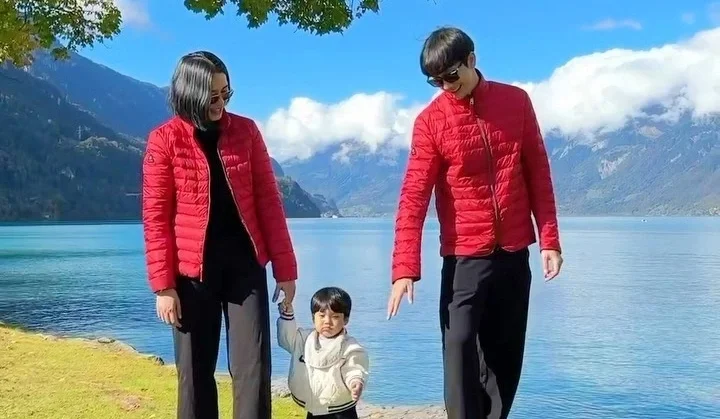 Thai Celebrity Push Puttichai and Family Charm Fans with Matching Outfits