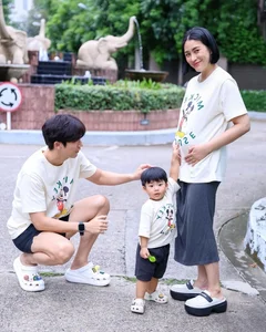 Thai Celebrity Push Puttichai and Family Charm Fans with Matching Outfits - image 3