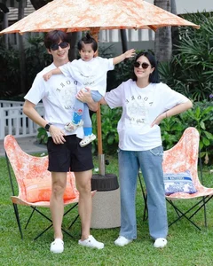 Thai Celebrity Push Puttichai and Family Charm Fans with Matching Outfits - image 5