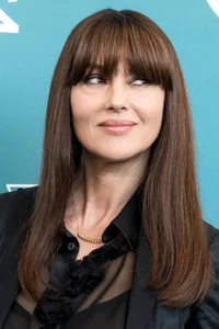 Stunning Long Hairstyles for Middle-Aged Women to Look Youthful - image 2