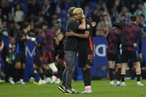 Sports Drama: Rival Team Uses Water Sprinklers to Halt Barca’s Title Celebration - image 0