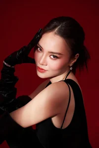 Ninh Duong Lan Ngoc Steals the Show in Sisters Who Make Waves - image 3