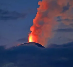 Seven Volcanoes Erupt Simultaneously in Russia Following Major Earthquake - image 5
