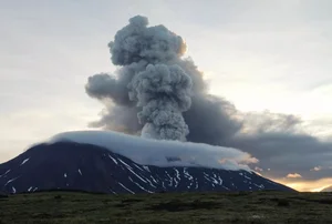 Seven Volcanoes Erupt Simultaneously in Russia Following Major Earthquake - image 6