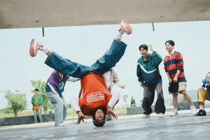 Kang Dong Won and Cast Explore Life After Fame in New Emotional Film Wild Sing - image 7