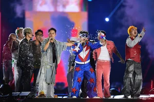 Energy and Passion: The Star-Studded Concert 'Anh Trai Vuot Ngan Chong Gai' - image 3