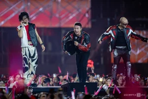 Energy and Passion: The Star-Studded Concert 'Anh Trai Vuot Ngan Chong Gai' - image 7