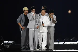 Energy and Passion: The Star-Studded Concert 'Anh Trai Vuot Ngan Chong Gai' - image 4