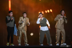 Energy and Passion: The Star-Studded Concert 'Anh Trai Vuot Ngan Chong Gai' - image 9