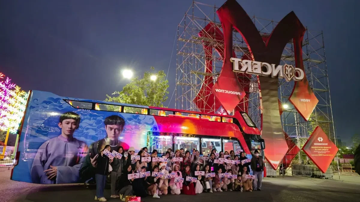 Fans Unite in Hanoi for Anh Trai Vuot Ngan Chong Gai Concert