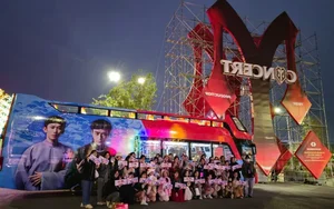 Fans Unite in Hanoi for Anh Trai Vuot Ngan Chong Gai Concert - image 16