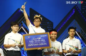 Educational Excellence: Hue Student Brings 7th Olympia Bridge to His School - image 3