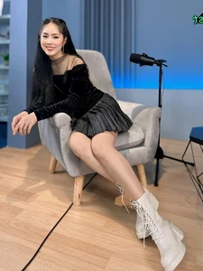 Actress Le Phuong’s Son Overjoyed Upon Meeting Legendary Singer Dan Truong - image 2