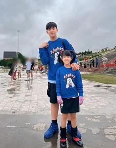 Actress Le Phuong’s Son Overjoyed Upon Meeting Legendary Singer Dan Truong - image 3