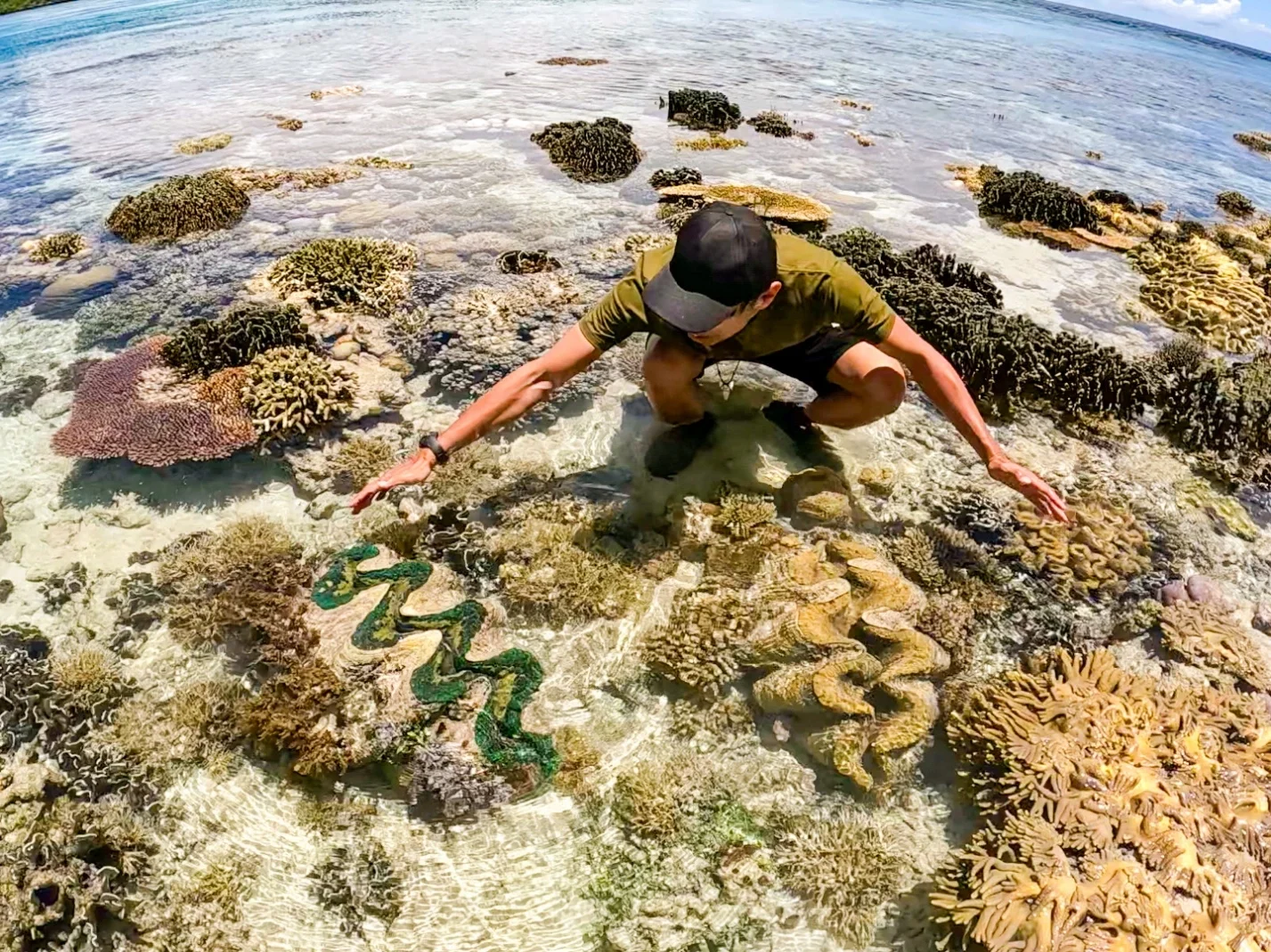The Solo Fisherman of Vung Tau: Chasing Giant Sea Creatures and Embracing a Primitive Life Away from Modernity