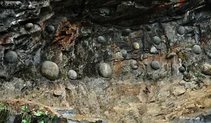 The Mysterious Mountain That 'Lays Eggs' Every 30 Years: What Do Experts Say? - image 1