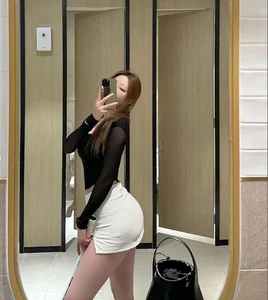 Stunning Physique of China's Famous Wealthy Influencer - image 2