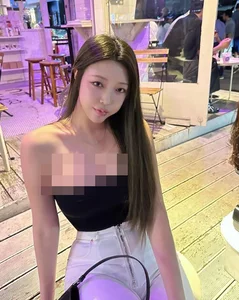 Stunning Physique of China's Famous Wealthy Influencer - image 8