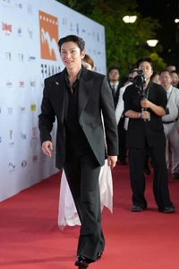 Star-Studded Red Carpet: Celebrities Shine at the DANAFF IV Opening Ceremony - image 5