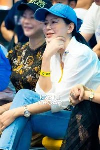 Billionaire Johnathan Hanh Nguyen's Wife Le Hong Thuy Tien Spotted with Natural Look - image 2