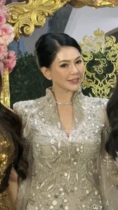 Billionaire Johnathan Hanh Nguyen's Wife Le Hong Thuy Tien Spotted with Natural Look - image 4