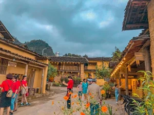 Adventure Calling: The Thrilling Motorbike Tour to Ma Pi Leng and Lo Lo Chai - image 1