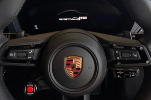 A Rare Sight: The One-of-a-Kind Porsche 911 Carrera in Can Tho - image 3