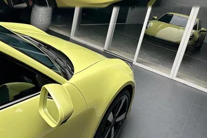 A Rare Sight: The One-of-a-Kind Porsche 911 Carrera in Can Tho - image 4