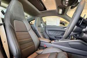 A Rare Sight: The One-of-a-Kind Porsche 911 Carrera in Can Tho - image 7